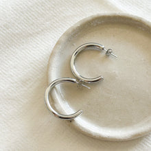 Charger l'image dans la galerie, Boucles créoles Marthe argentées - Lany-bijoux