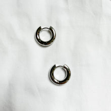 Charger l'image dans la galerie, Créoles Sandy argentées 1,8 cm