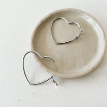 Charger l'image dans la galerie, Créoles coeurs Jasma argentées - Lany-bijoux
