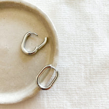 Charger l'image dans la galerie, Créoles ovales argentées - Lany-bijoux