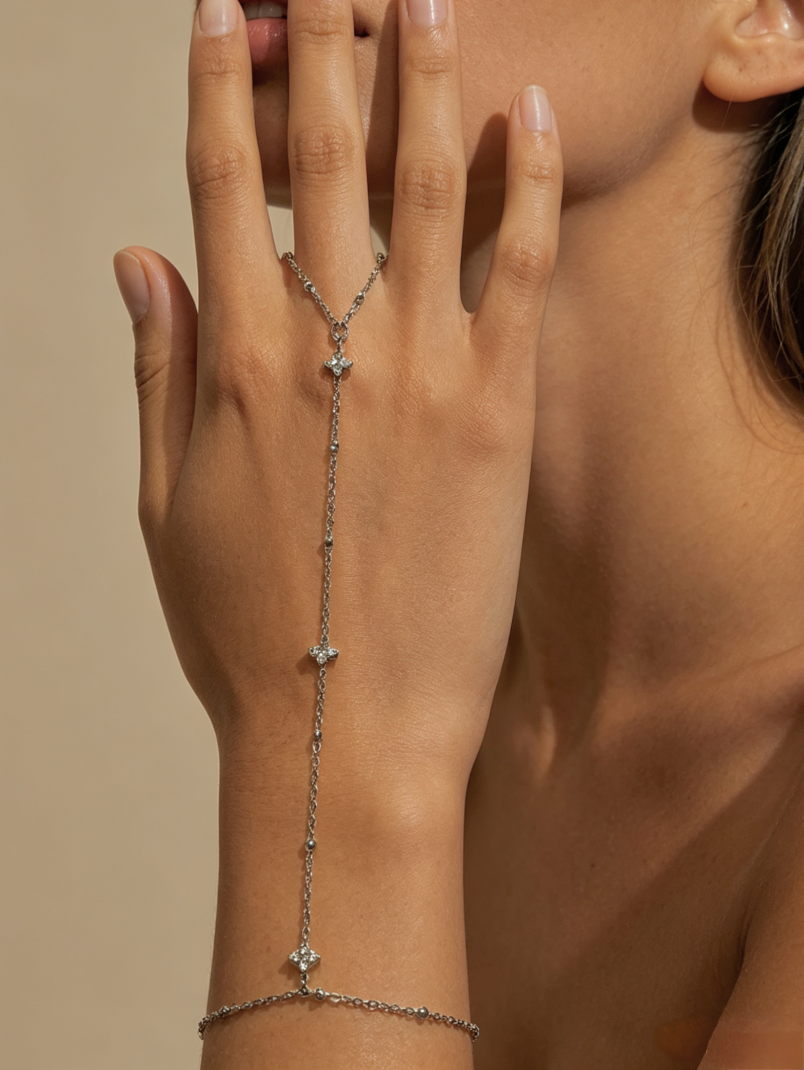 Emma - Bracelet de main argenté
