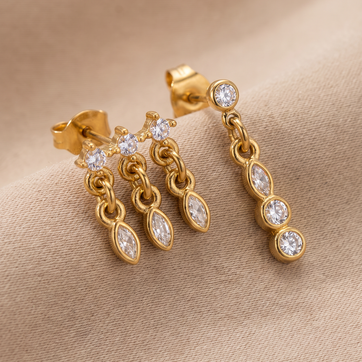 Duo de boucles d'oreilles asymétriques Cascade & Trilogie – Blanc