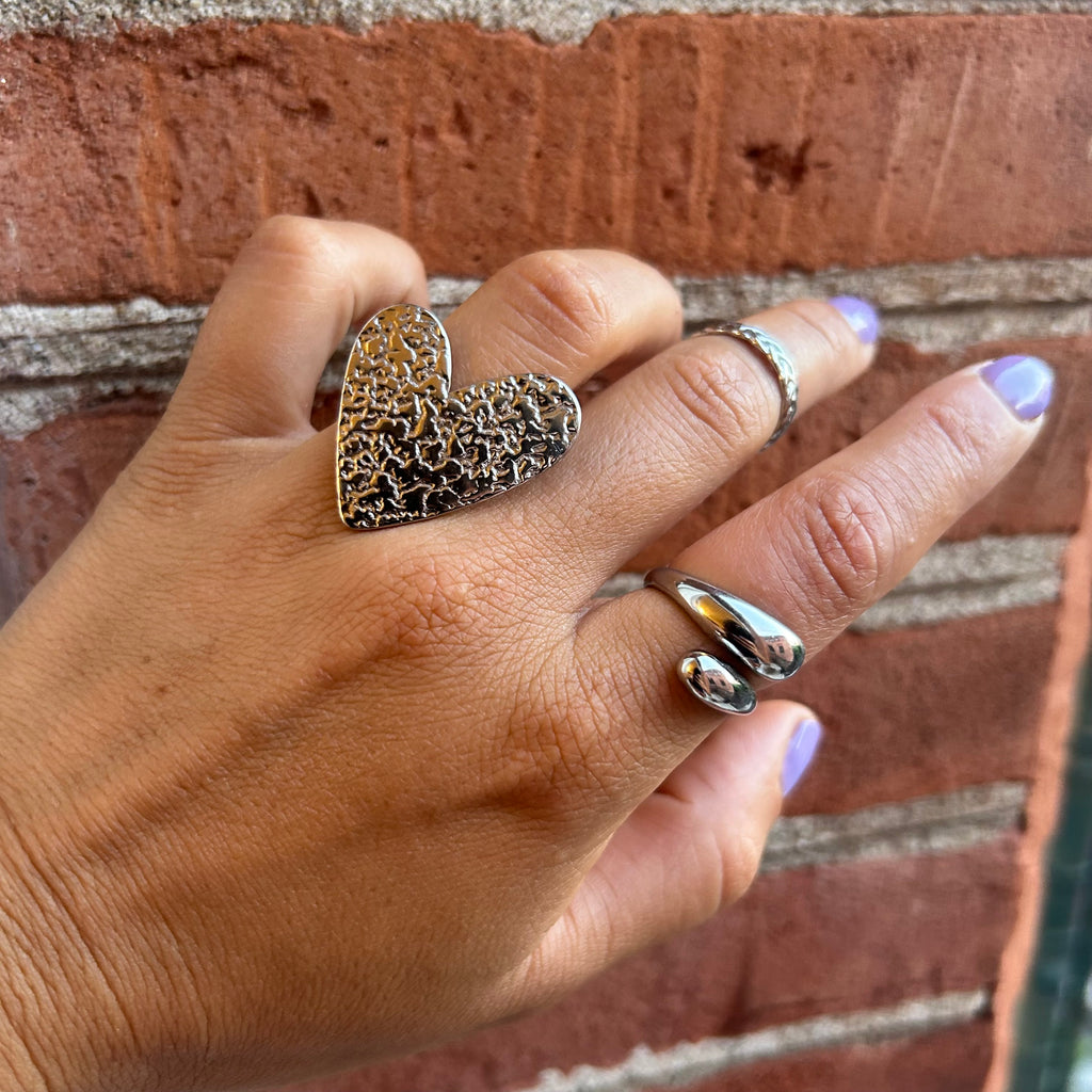 Bague gros coeur martelé argenté