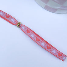 Charger l&#39;image dans la galerie, Bracelet ruban coeurs
