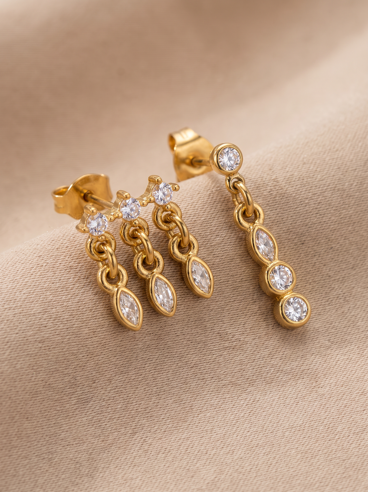 Duo de boucles d'oreilles asymétriques Cascade & Trilogie – Blanc