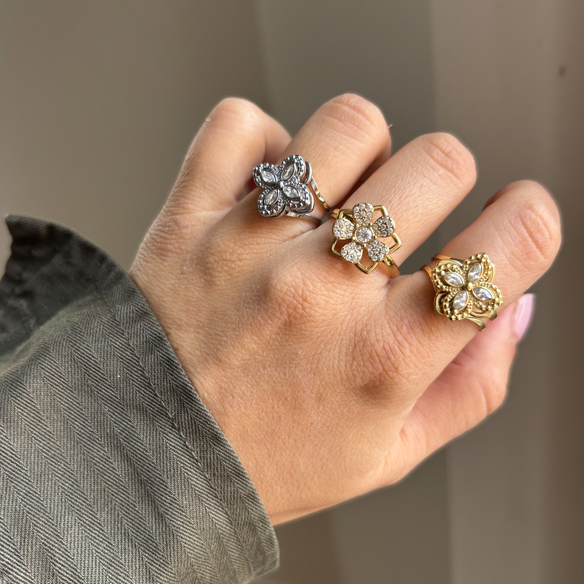 Lou | Bague Anti-stress en fleur acier inoxydable