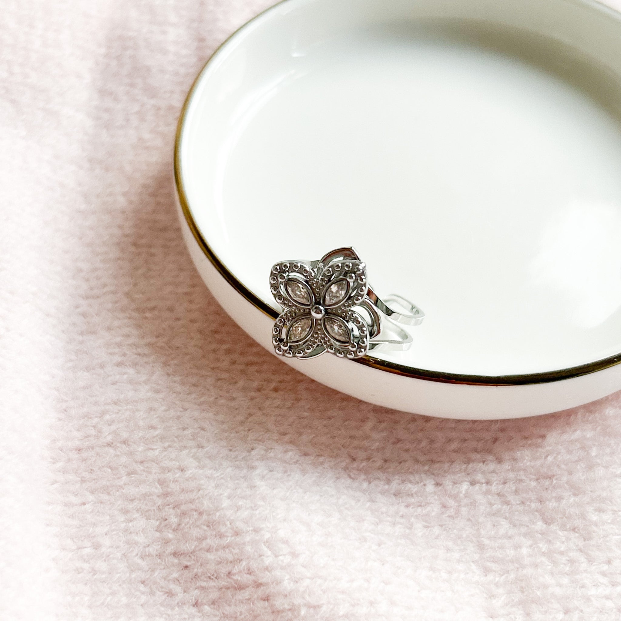 Lou | Bague Anti-stress en fleur acier inoxydable