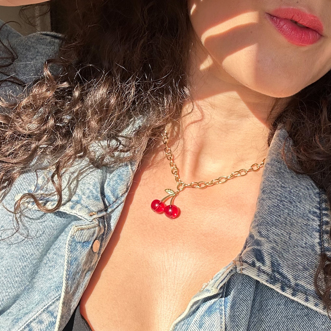Collier cerise
