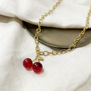 Collier cerise