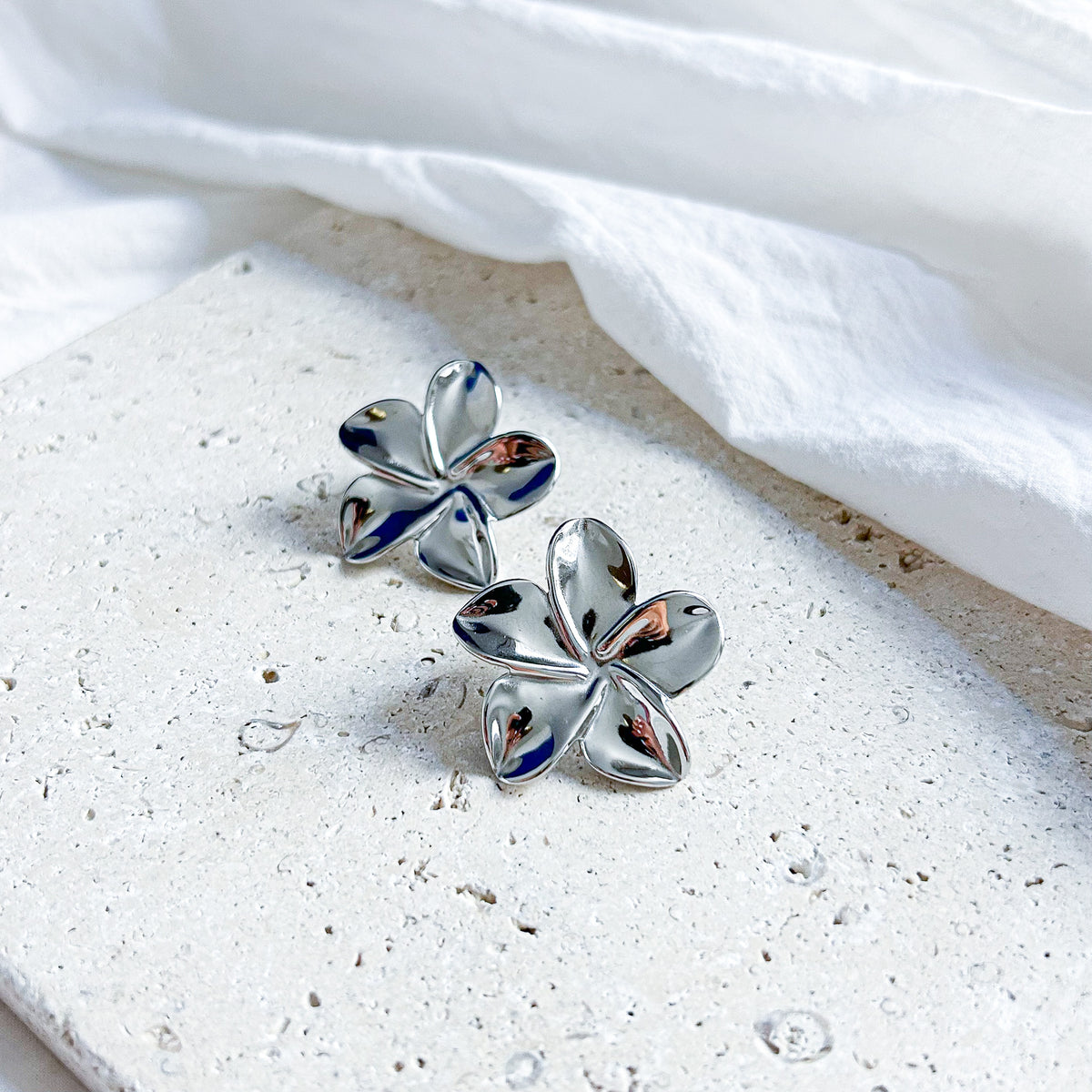 Boucles d'oreilles clip fleurs en acier inoxydable argenté – Lany-bijoux
