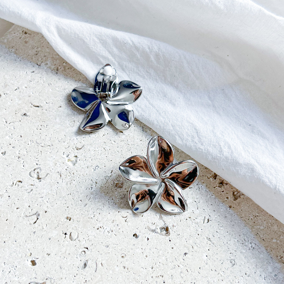 Boucles d'oreilles clip fleurs en acier inoxydable argenté – Lany-bijoux