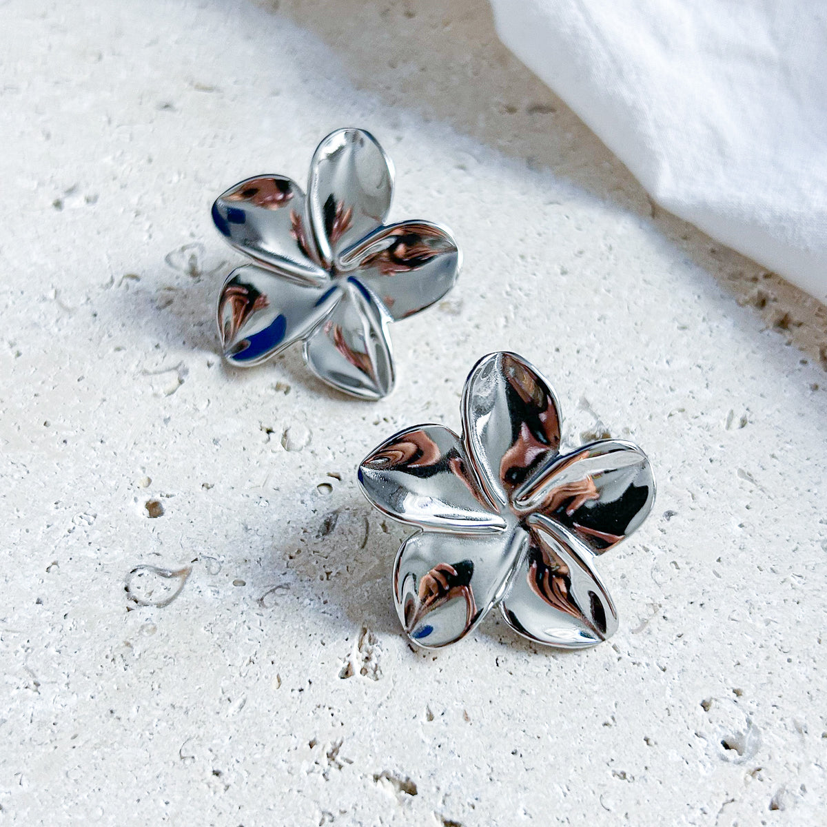 Boucles d'oreilles clip fleurs en acier inoxydable argenté – Lany-bijoux