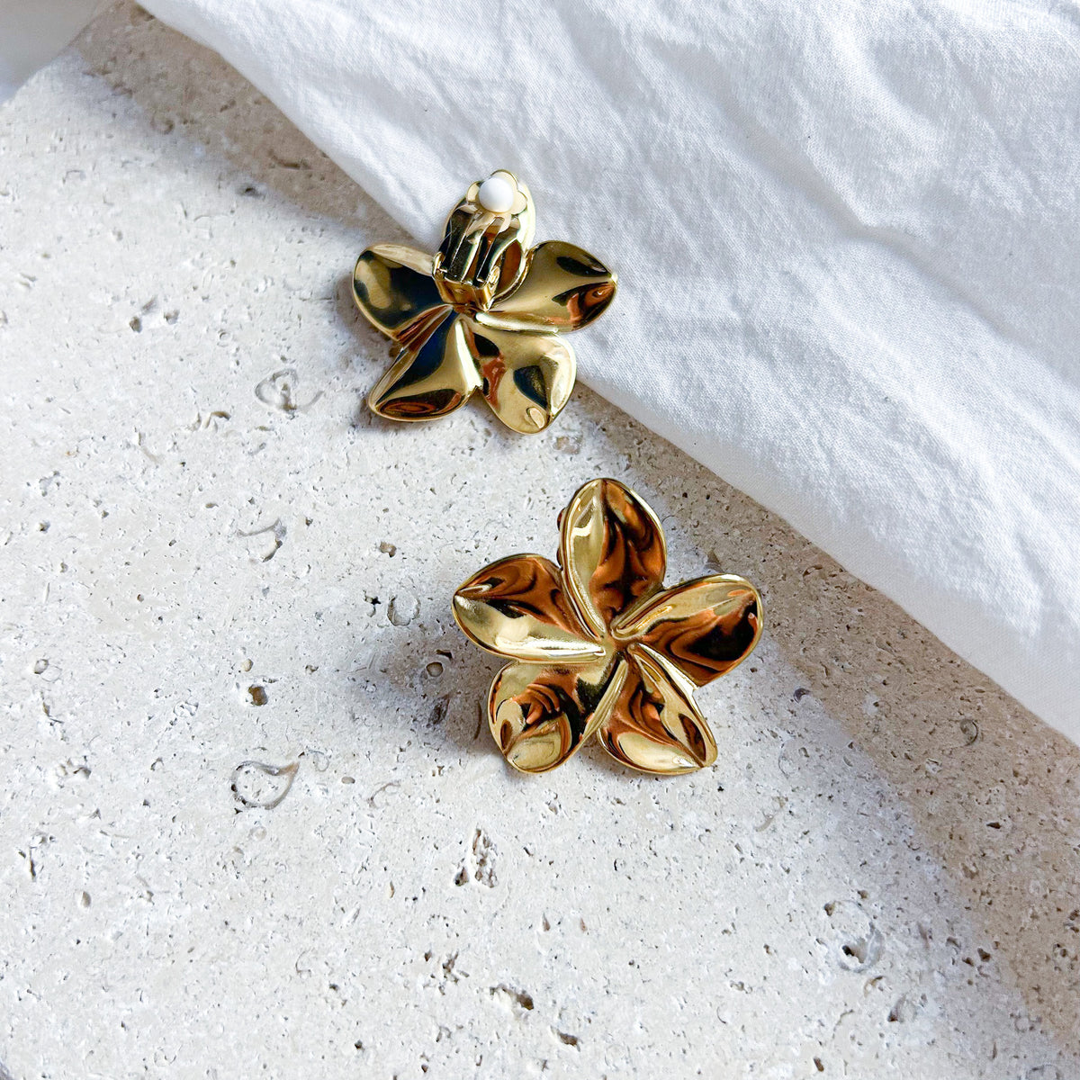Boucles d'oreilles clip fleurs en acier inoxydable doré – Lany-bijoux