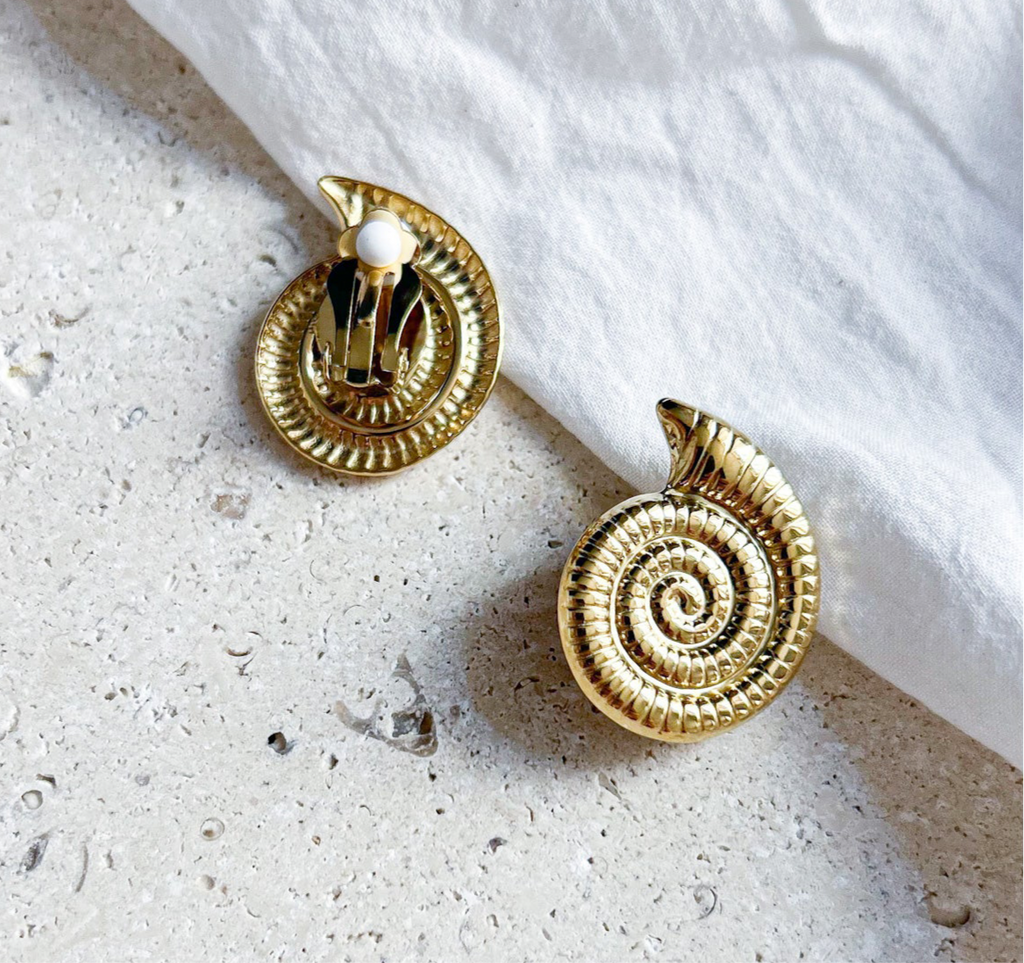 Boucles d'oreilles clip Tayra coquillage en acier inoxydable doré – Lany-bijoux