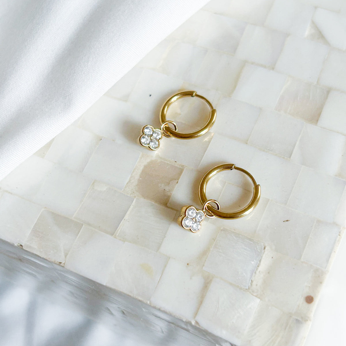 Boucles d'oreilles créoles trèfles en acier inoxydable doré – Lany-bijoux