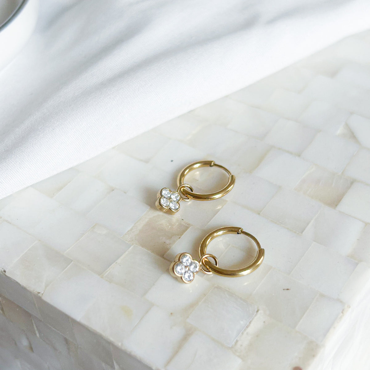 Boucles d'oreilles créoles trèfles en acier inoxydable doré – Lany-bijoux