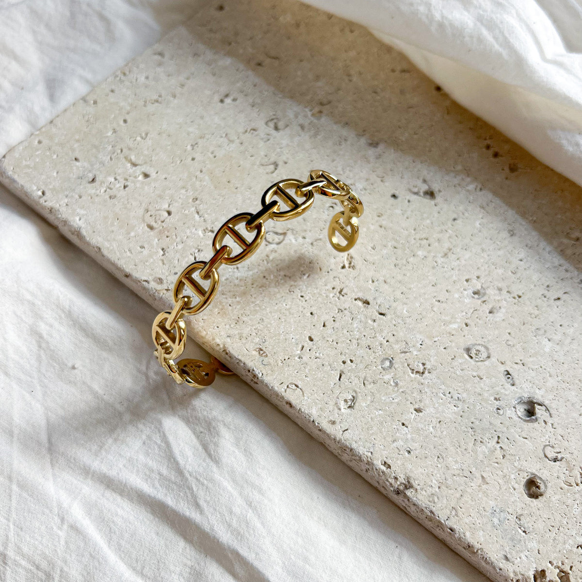 Bracelet demi-jonc Abey en acier inoxydable doré – Lany-bijoux