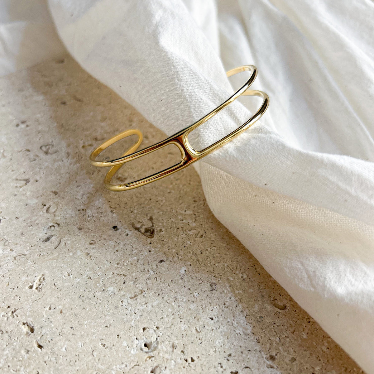 Bracelet demi-jonc Aléna en acier inoxydable doré – Lany-bijoux