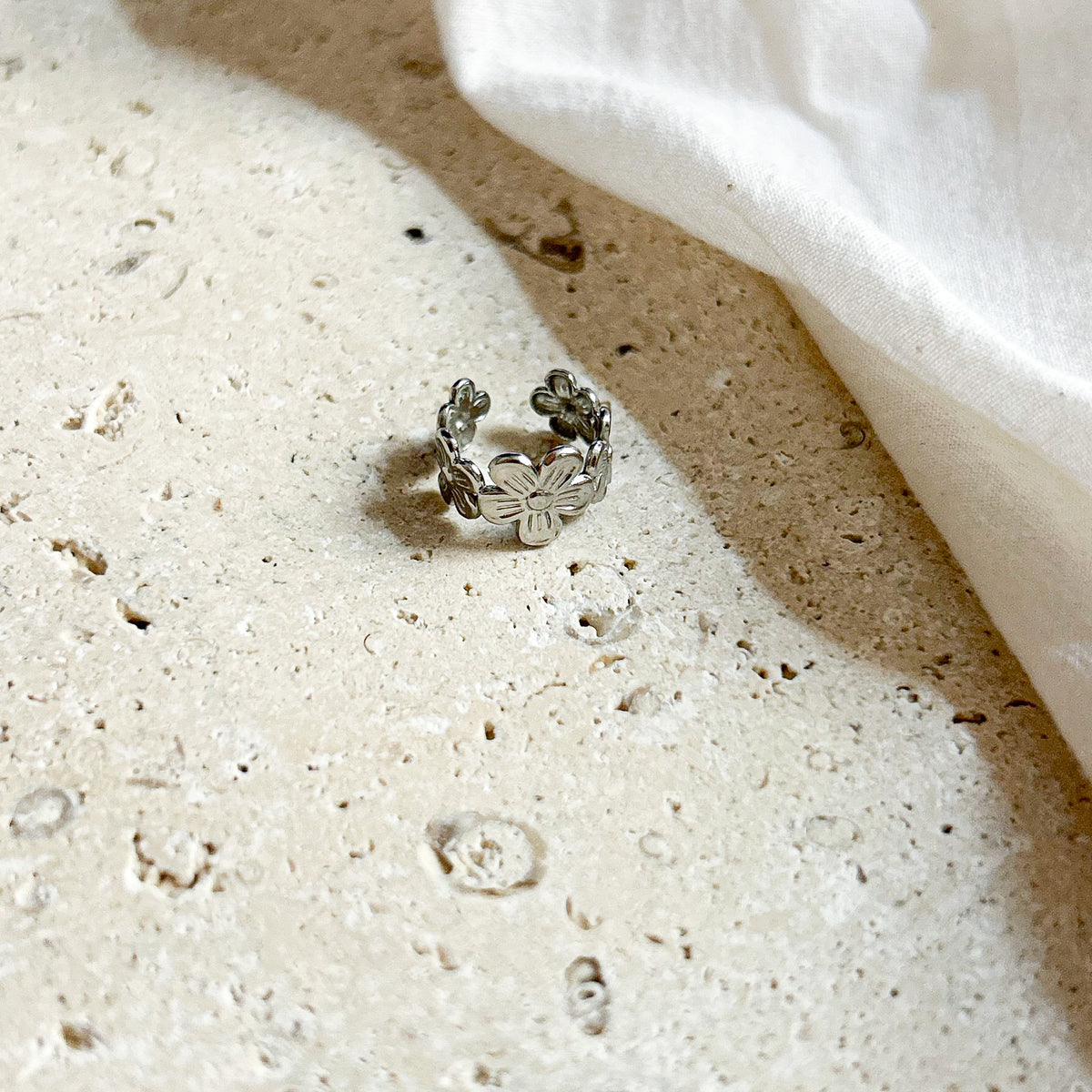 Ear cuff Flavy fleur en acier inoxydable argenté – Lany-bijoux
