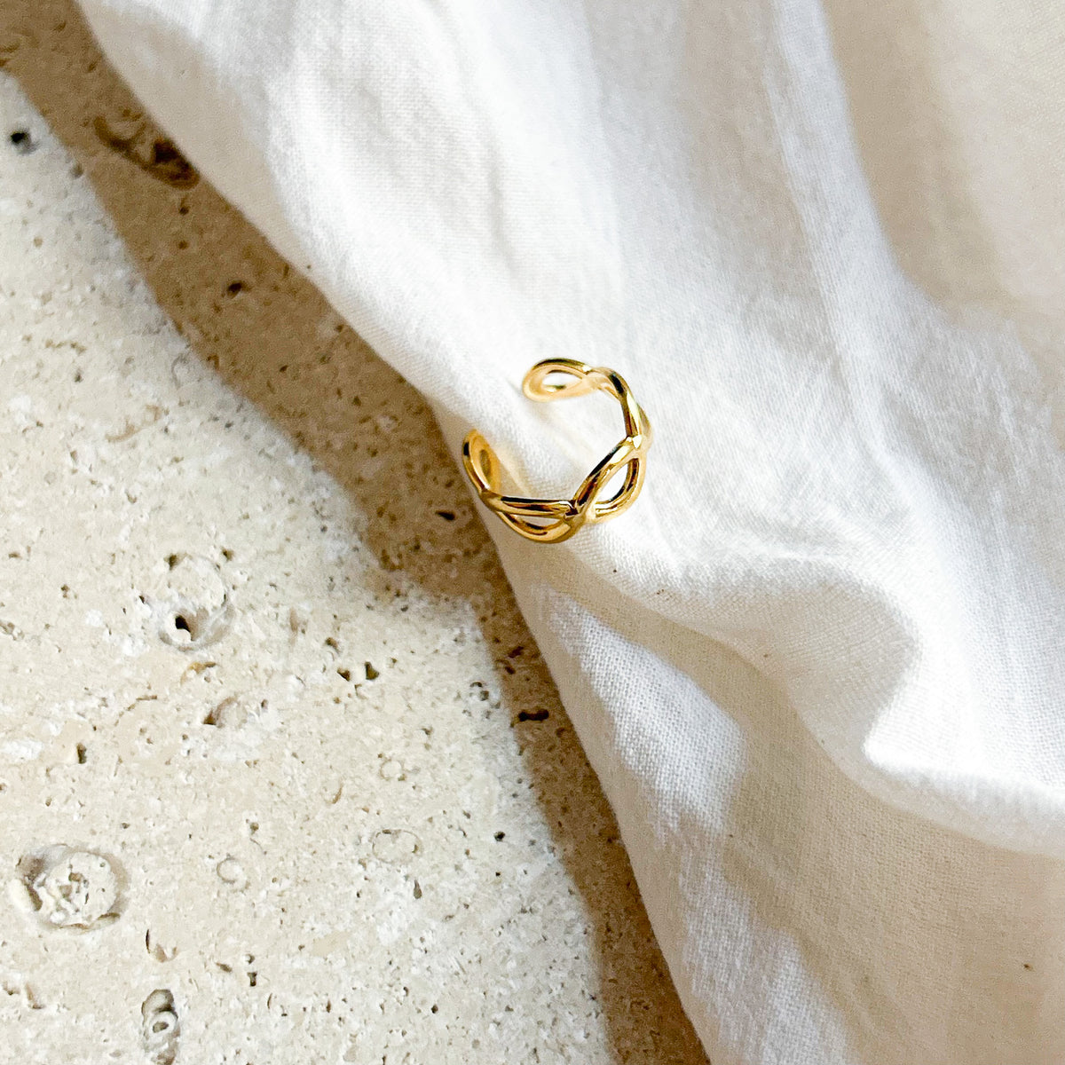 Ear cuff Shika en acier inoxydable doré – Lany-bijoux