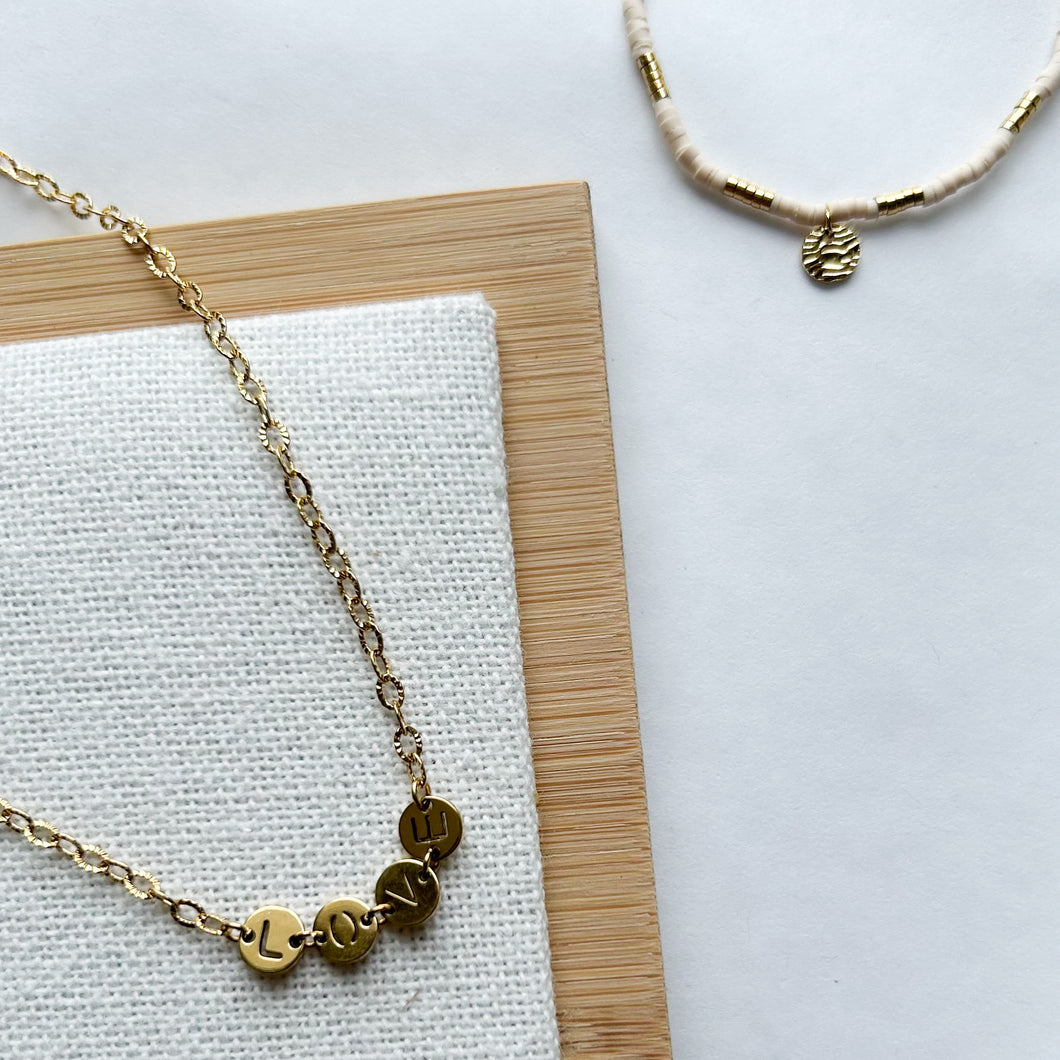 Collier LOVE doré