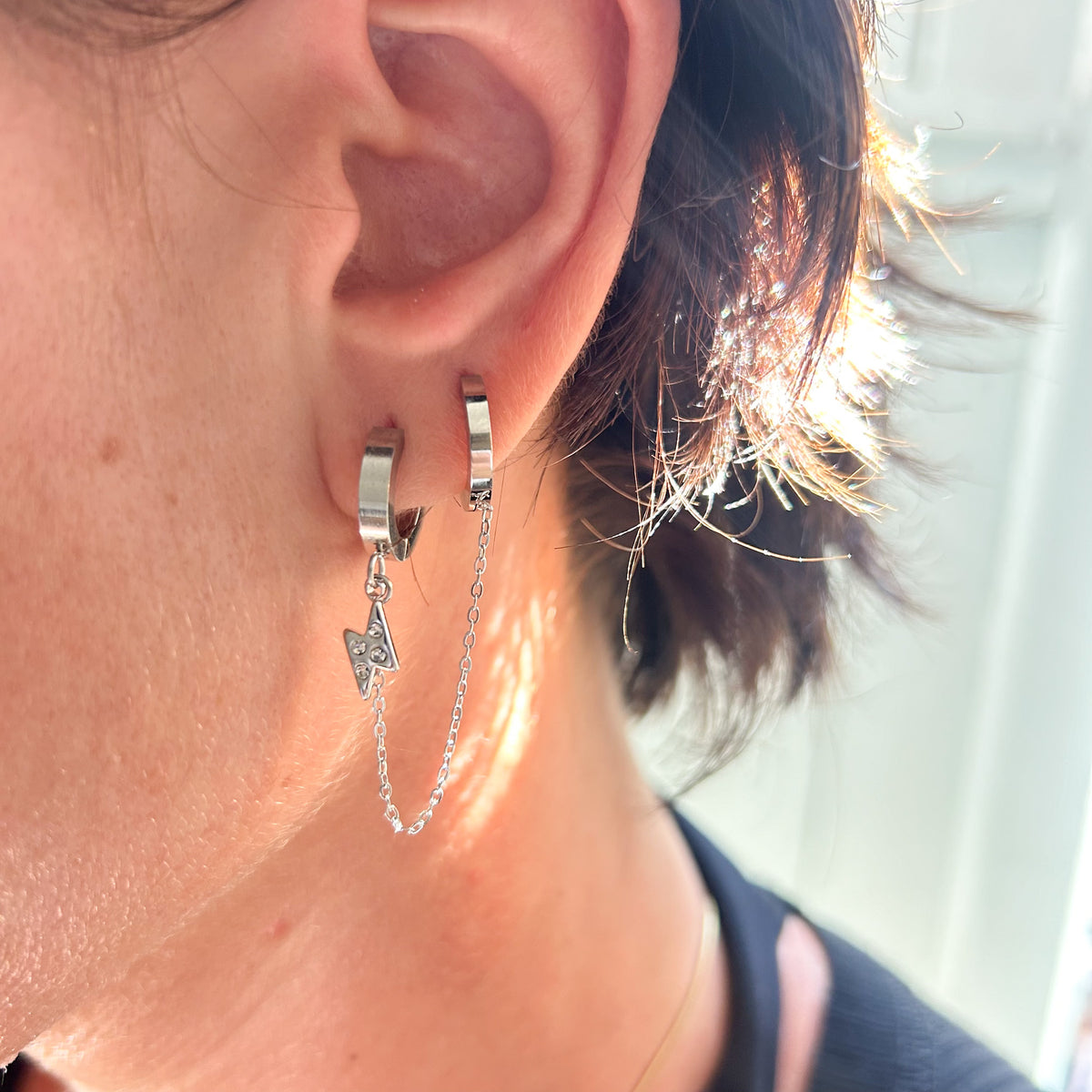 Mono boucle d'oreille Enoha en acier inoxydable argenté – Lany-bijoux
