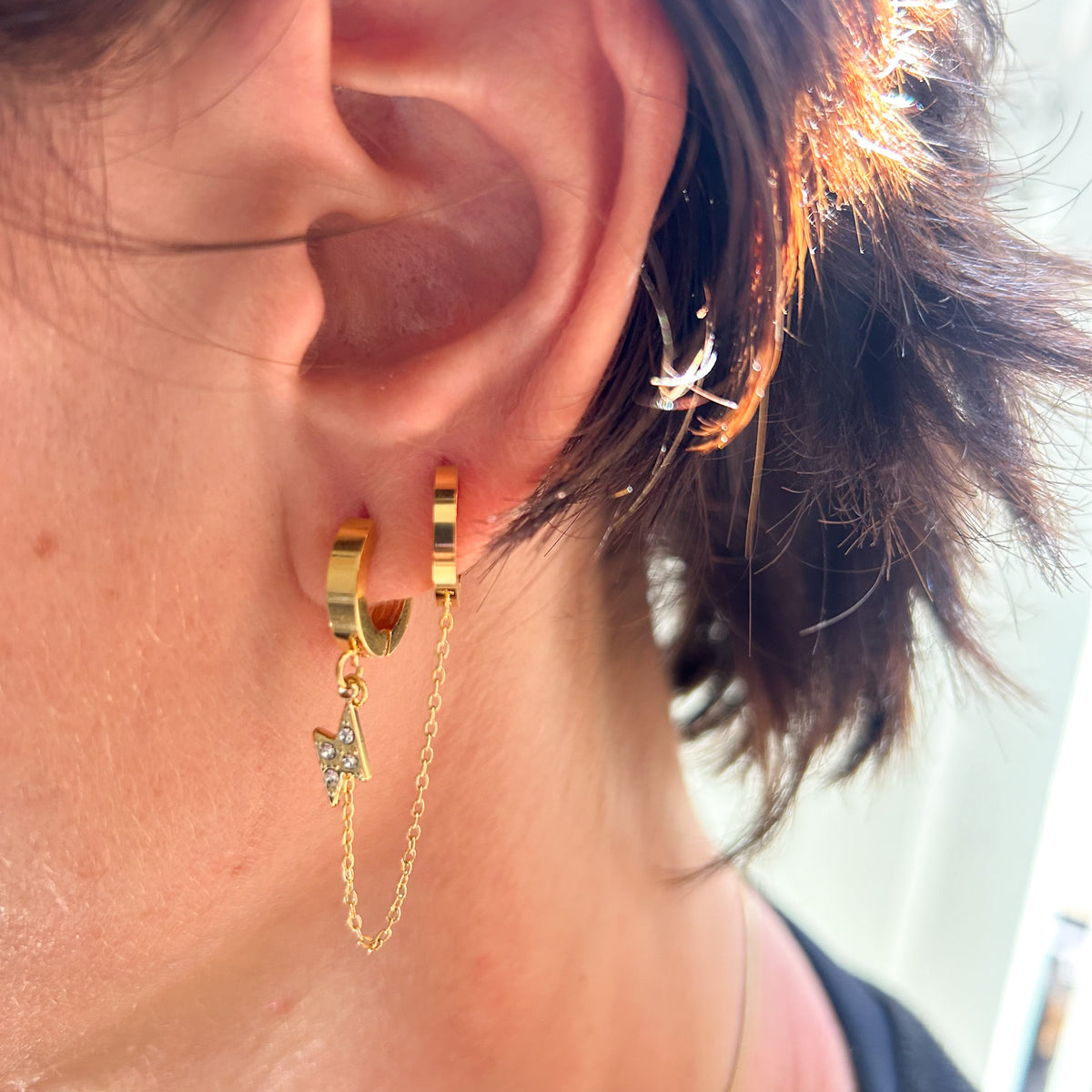 Mono boucle d'oreille Enoha en acier inoxydable doré – Lany-bijoux