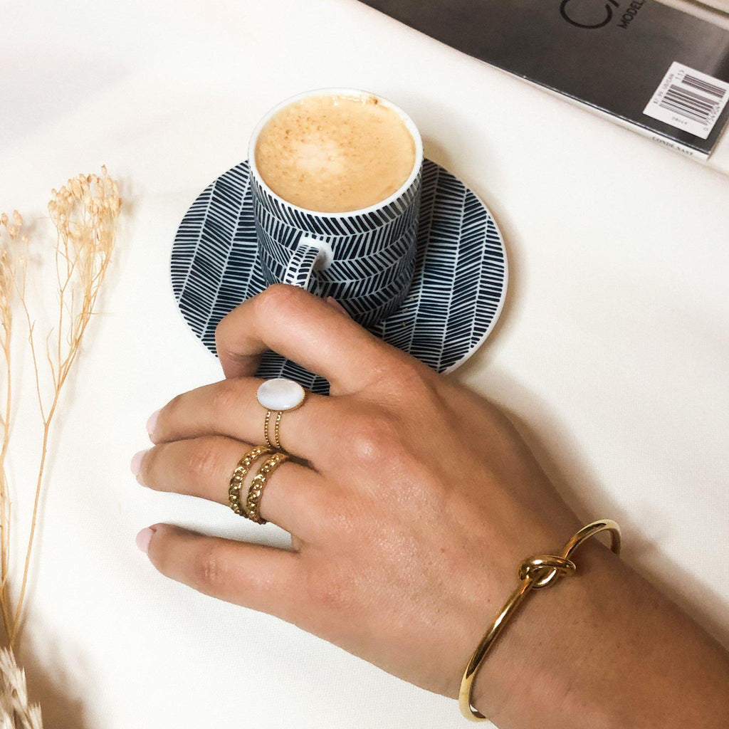 Bague pierre ovale blanche nacrée en acier inoxydable doré - modèle Elise-Lany-bijoux