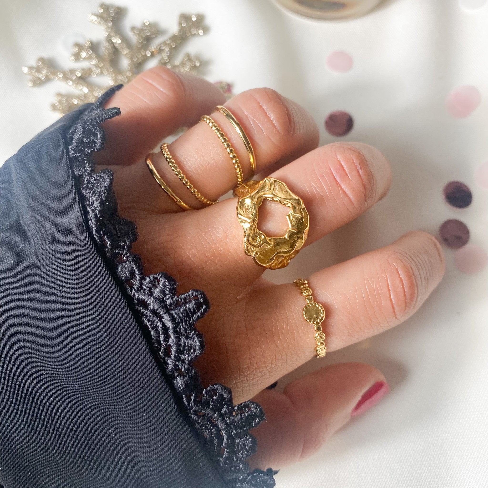 Bague fine composée de petites boules martelées dorées - modèle ajustable-bague-Lany-bijoux