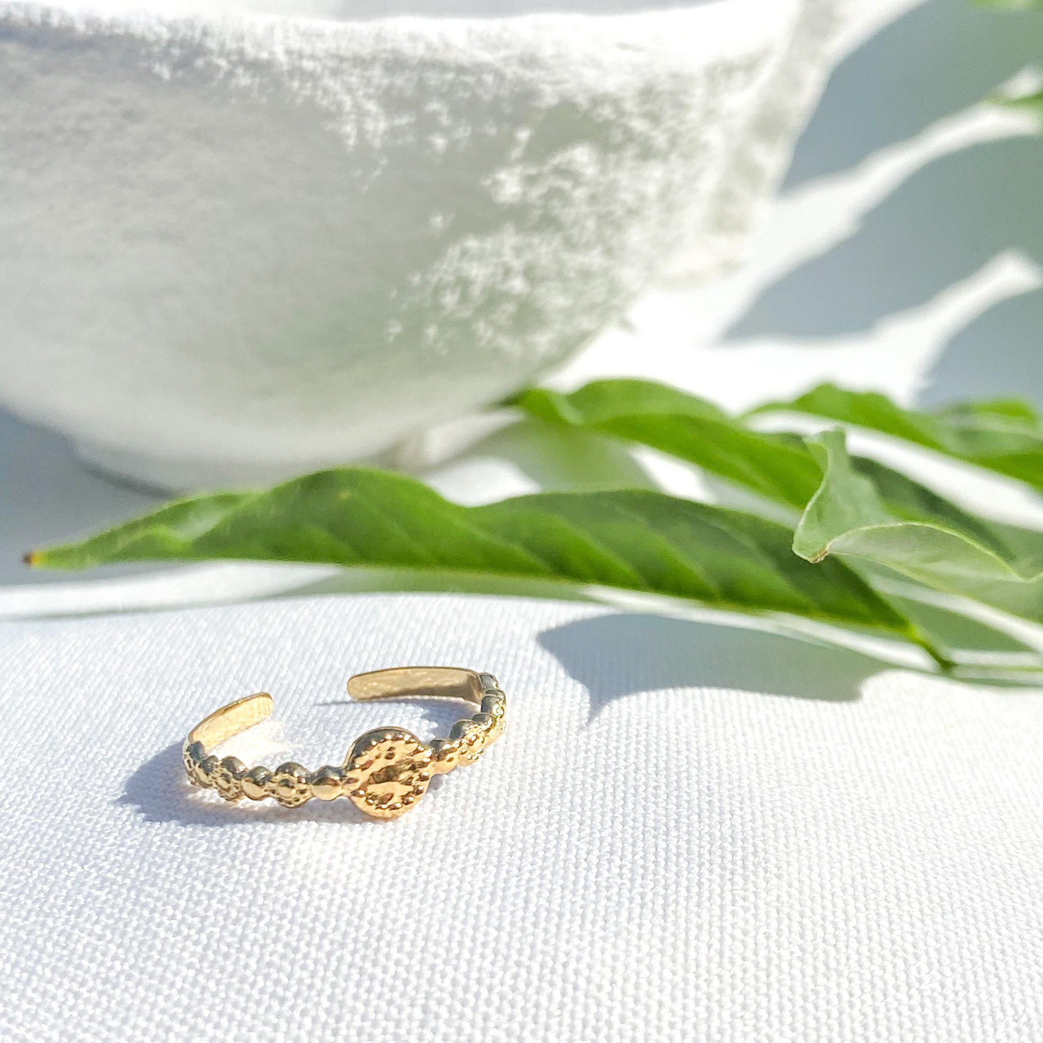 Bague fine composée de petites boules martelées dorées - modèle ajustable-bague-Lany-bijoux