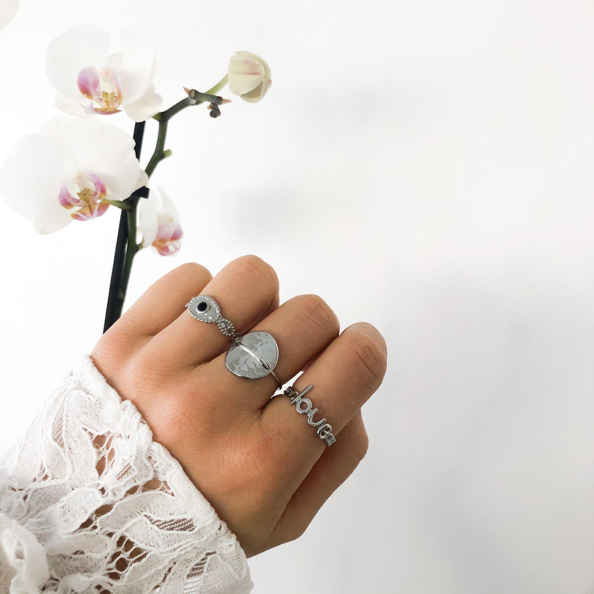 Bague pièce ronde martelée montée sur un petit anneau fin en acier inoxydable argenté-bague-Lany-bijoux