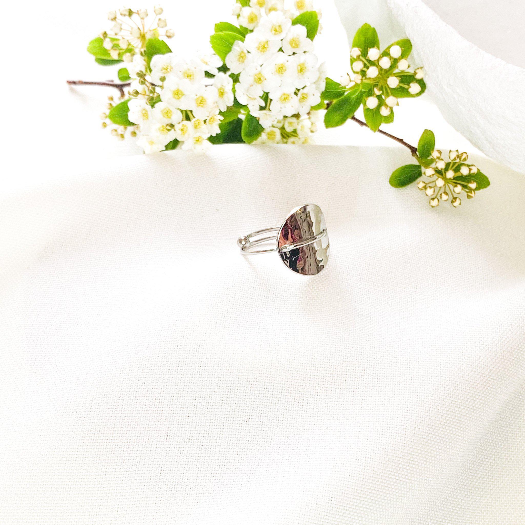 Bague pièce ronde martelée montée sur un petit anneau fin en acier inoxydable argenté-bague-Lany-bijoux