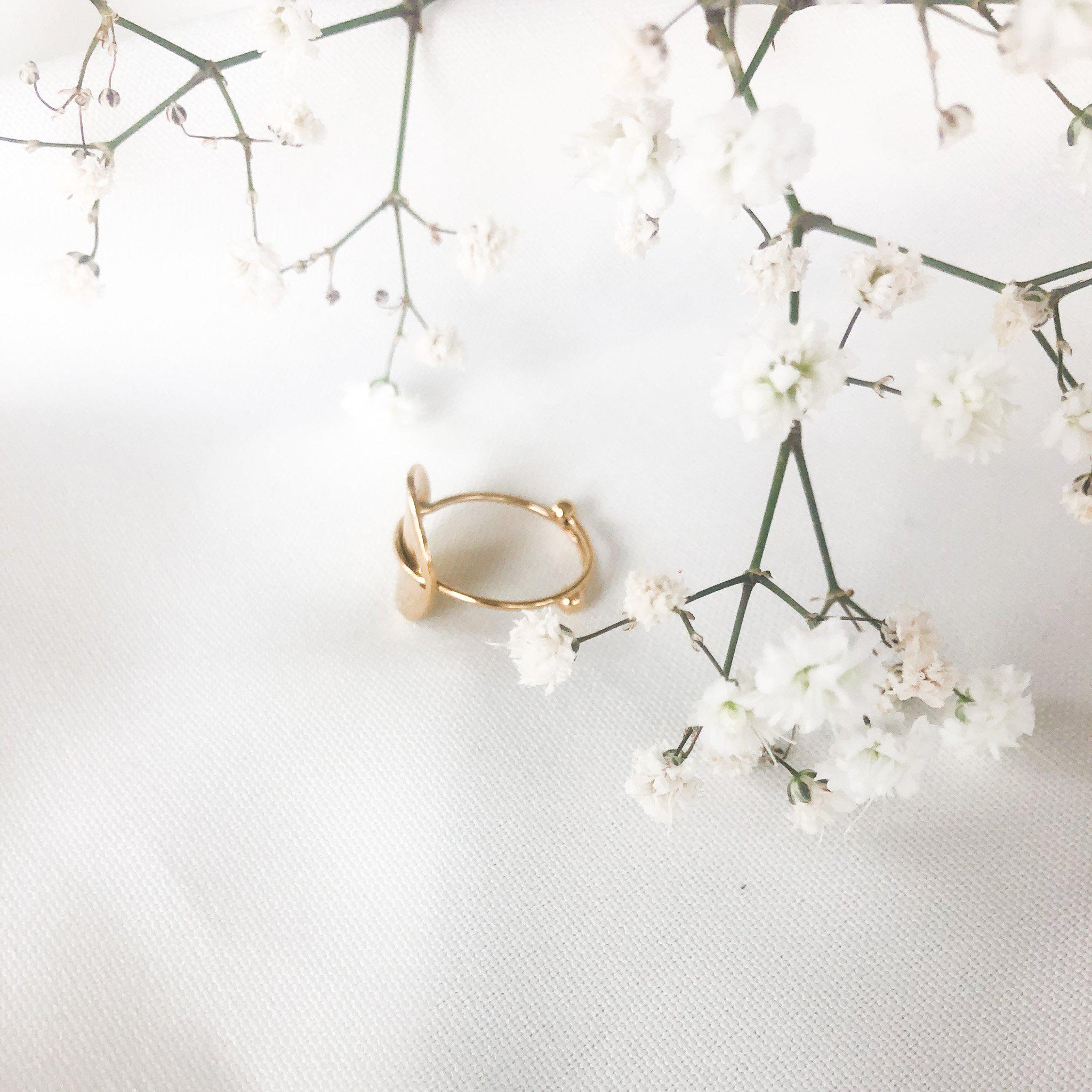 Bague pièce ronde martelée montée sur un petit anneau fin en acier inoxydable doré - modèle Juley-bague-Lany-bijoux