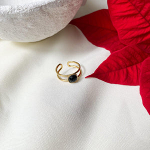 Bague deux anneaux fins avec une pierre noire carrée en acier inoxydable doré - modèle ajustable.-Lany-bijoux