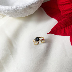 Bague deux anneaux fins avec une pierre noire carrée en acier inoxydable doré - modèle ajustable.-Lany-bijoux