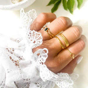 Bague deux anneaux fins pour femme avec pierre noire en acier inoxydable doré - modèle ajustable.-bague-Lany-bijoux
