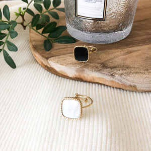 Bague forme carré avec pierre blanche en acier inoxydable doré - modèle ajustable-bague-Lany-bijoux