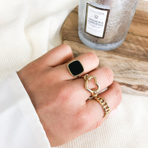 Bague forme carré avec pierre noire en acier inoxydable doré - modèle ajustable-bague-Lany-bijoux