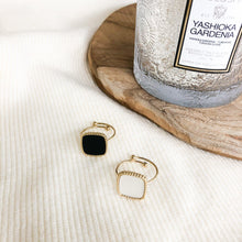 Charger l&#39;image dans la galerie, Bague forme carré avec pierre noire en acier inoxydable doré - modèle ajustable-bague-Lany-bijoux
