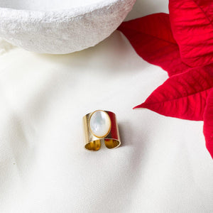 Bague large anneau avec une pierre blanche ovale - modèle ajustable-Lany-bijoux