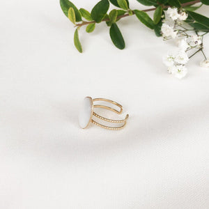 Bague pierre ovale blanche nacrée en acier inoxydable doré - modèle Elise-Lany-bijoux