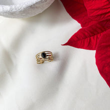 Charger l&#39;image dans la galerie, Bague tendance pour femme composée de cinq anneaux avec une pierre noire en acier inoxydable doré - modèle ajustable-Lany-bijoux
