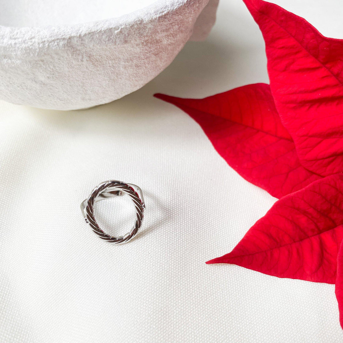 Bague Anaïs cercle ajouré enlacé en acier inoxydable argenté, modèle ajustable – Lany-bijoux