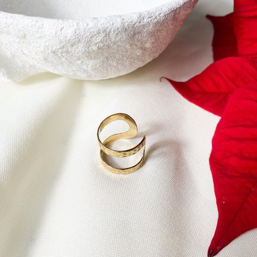 Bague Barta deux anneaux martelés en acier inoxydable doré, modèle ajustable – Lany-bijoux