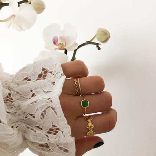 Bague Dorothé petits trèfles martelés en acier inoxydable doré – Lany-bijoux